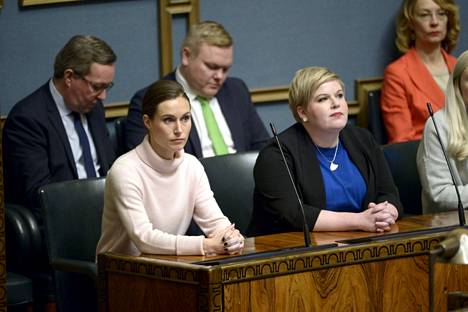 Pääministeri Sanna Marin (sd) ja valtiovarainministeri Annika Saarikko (kesk) osallistuivat torstaina eduskunnan suulliselle kyselytunnille.