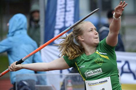 Emilia Karell kiskaisi itsensä alle 20-vuotiaiden MM-finaaliin keihäänheitossa. Kuva toukokuun Kultainen keihäs -kilpailusta Vantaalta.
