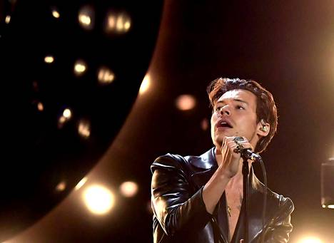 Harry Styles esiintyi Grammy-gaalassa maaliskuussa 2021.