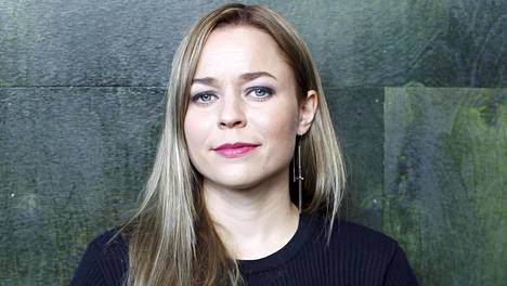 Paula Vesala näyttelee Tuntematon sotilas -elokuvassa Rokan vaimoa, muissa  rooleissa Samuli Vauramo ja Elias Gould - Kulttuuri 