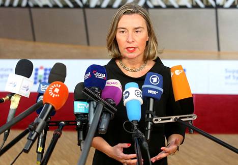 Federica Mogherini puhui medialle Brysselissä keskiviikkona.