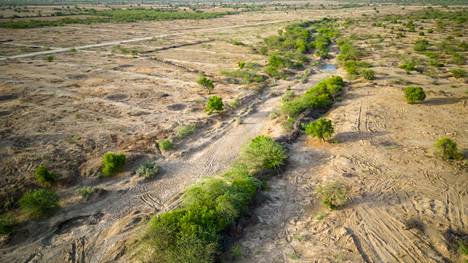 Joet Bandain kylän ympäristössä Intiassa olivat kuivaneet jo kesäkuussa 2022, kun kevät oli ollut lämpimin sadan vuoden mittaushistoriassa.