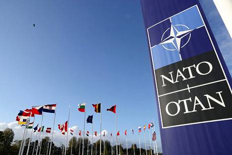 Naton korkeimman päätöksentekoelimen eli Pohjois-Atlantin neuvoston toimipaikka on Brysselissä. 