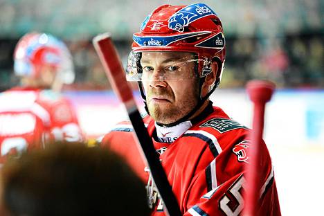 HIFK:n Mikko Kurvinen sai taklauksestaan pelikiellon.