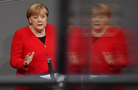Angela Merkel puhui Saksan parlamentissa keskiviikkona.