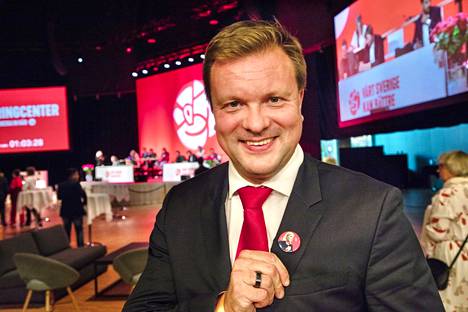Kehitysyhteistyö- ja ulkomaankauppaministeri Ville Skinnari sosiaalidemokraattien vaalivalvojaisissa. 