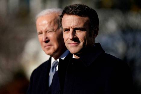 Yhdysvaltain presidentti Joe Biden (vas.) ja Ranskan presidentti Emmanuel Macron tapasivat Valkoisessa talossa 1. joulukuuta.
