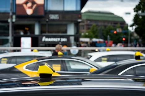 Turvattomuutta taksissa kokeneista yli kolmannes koki fyysistä ja psyykkistä turvattomuutta. 