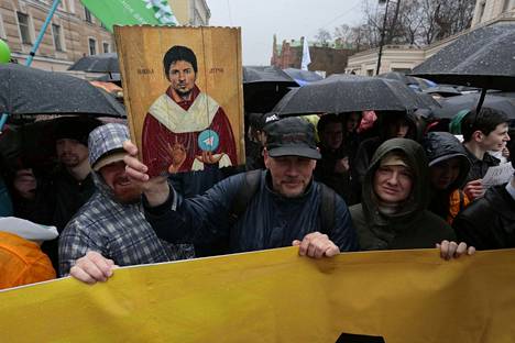 A man carried an icon depicting Pavel Durov at a demonstration in support of Telegram in St. Petersburg on May Day 2018.