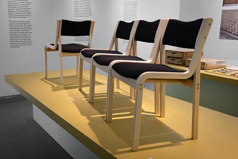 Kari Asikaisen vuonna 1969 suunnittelema Kari-tuoli on ehkä Suomen yleisin huonekalu. 