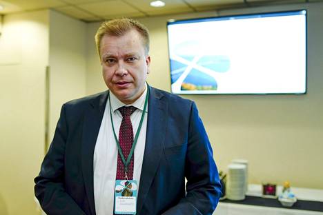 Puolustusministeri Antti Kaikkonen (kesk) kommentoi Nato-päätöksenteon mahdollista aikataulua lauantaina keskustan puoluevaltuuston kokouksen yhteydessä Vaasassa.