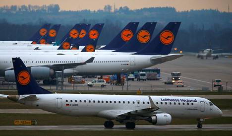 Euroopan suurimpiin lentoyhtiöihin kuuluva Lufthansa kertoi tiistaina luopuvansa ”hyvät naiset ja herrat” -tervehdyksistä lennoillaan.