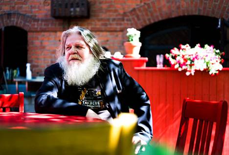 Waldemar Walleniuksen 70-vuotishaastattelu tehtiin kesällä 2018 Tampereen Telakka-ravintolassa.