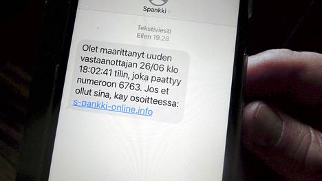 S-Pankin nimissä lähetetty huijausviesti matkapuhelimen näytöllä 27. kesäkuuta 2022.