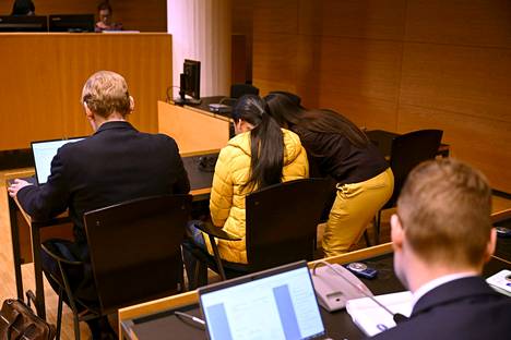 Oikeudenkäynti kauneus- ja hieronta-alan yrittäjää vastaan alkoi Helsingin käräjäoikeudessa maanantaina.