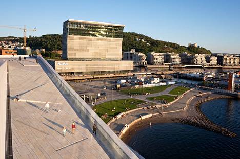 Oslon kaupunki on muuttanut ranta-alueidensa luonnetta isoilla julkisilla rakennuksilla. Munch-museo avautui runsas vuosi sitten aivan oopperatalon viereen.