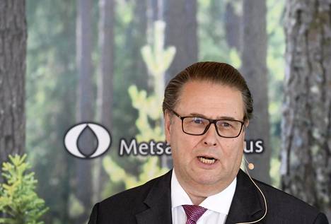 Metsäteollisuus ry:n hallituksen puheenjohtaja Ilkka Hämälä puhui torstaina tiedotustilaisuudessa.