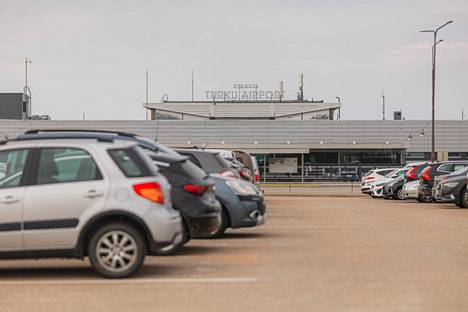 Kyselyn vastaajat kehuvat Turun lentoaseman pysäköintimahdollisuuksia.