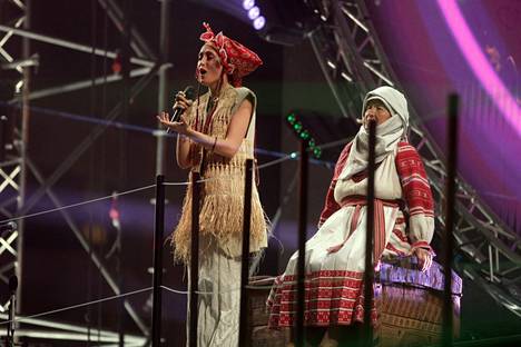 Alina Pash (vas.) esiintyi viime elokuussa Ukrainan pääkaupungissa Kiovassa, kun maa juhli 30-vuotista itsenäisyyttään. 