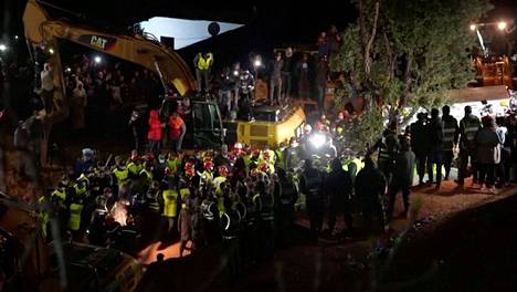 A large rescue operation was followed on the ground by a large crowd.  A TV picture was also broadcast. 