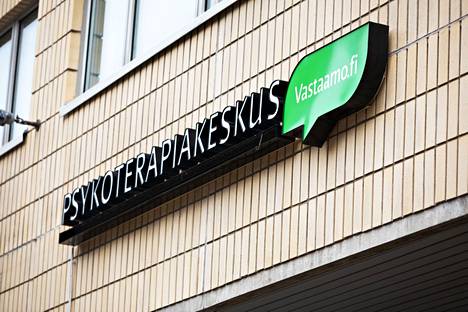 Psykoterapiakeskus Vastaamo joutui tietomurtojen kohteeksi vuosina 2018 ja 2019. Uhreja yritettiin kiristää tietojen julkaisemisella.