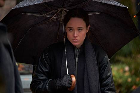 Näyttelijä Elliot Page suosii ranskan pronomineja ”il” ja ”iel”. Kuva on  The Umbrella Academy -sarjasta vuodelta 2018.