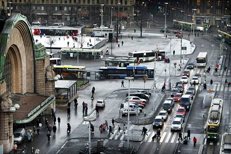 Helsingin kaupunkisuunnitteluvirasto selvittää voitaisiinko Kaivokatu sulkea autojen läpiajolta.
