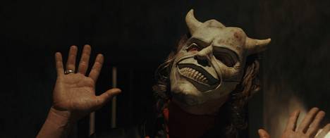 Ethan Hawke esitti kammottavaa lapsia piinaavaa naamiomiestä elokuvassa The Black Phone.