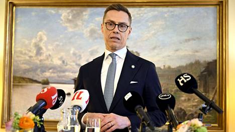 Presidentti Alexander Stubb puhui lehdistötilaisuudessa Suomen suurlähettilään residenssissä kello kuuden jälkeen.