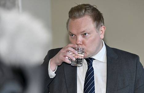 Antti Kurvinen on hoitanut tiede- ja kulttuuriministerin tehtävää kohta vuoden päivät. Nyt hän kokeilee siipiään maa- ja metsätalousministerinä.