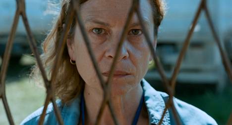 Päähenkilö Aida (Jasna Đuričić) työskentelee YK:n tulkkina Srebrenicassa. Elokuva keskittyy hänen ponnistuksiinsa pitää perheensä hengissä.