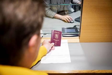 Moni on jättänyt uusimatta koronavuosina vanhentuneen passinsa. Suomalaisilla on edelleen noin 200 000 voimassa olevaa passia vähemmän kuin ennen pandemiaa.