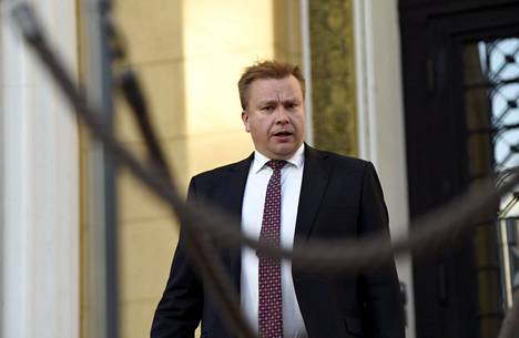 Puolustusministeri Antti Kaikkosen mukaan Suomen hävittäjähankkeessa ei ole tullut esiin mitään väärinkäytöksiä.