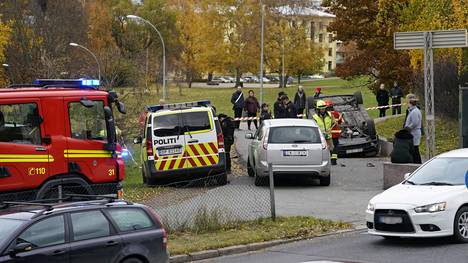 Aseistautunut mies ajoi varastetulla ambulanssilla useiden ihmisten päälle Oslossa