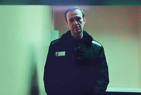 Aleksei Navalnyi kuvattuna videoyhteyden välityksellä oikeuden kuulemisessa 26. huhtikuuta. 