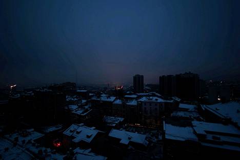 Näkymä Kiovasta ilman sähköä sen jälkeen, kun Venäjän ohjushyökkäykset osuivat kaupunkiin keskiviikkona.