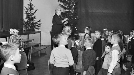 Musiikki | Ruotsalaislehdessä kummastellaan suomalaisten joululaulujen perhetragedioita ja muita synkkyyksiä – mutta syy mollivoittoiseen jouluun ei ole välttämättä luonteessamme