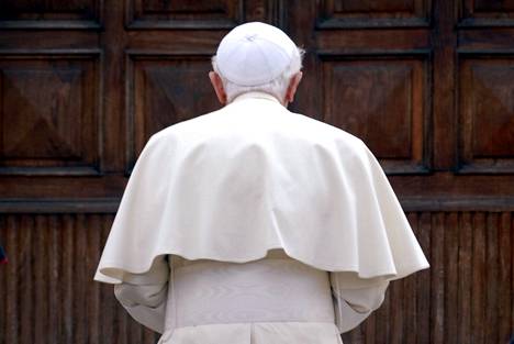 Ex-paavi Benedictus pyysi anteeksi lapsiin kohdistuvaa seksuaalista hyväksikäyttöä, joka tapahtui hänen toimikaudellaan. Paavi nousi otsikoihin aikaisemmin noin kuukausi sitten, kun saksalainen lakiyritys väitti selvityksessään paavin valehdelleen hyväksikäyttöä tutkineille.