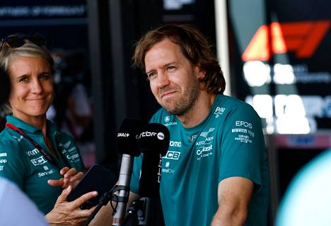 Aston Martinin Sebastian Vettel osallistui Unkarin gp-kisan mediatilaisuuteen torstaina.