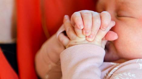Lääketiede | Ulosteesta kerätyt suolisto­bakteerit lisättynä vauvan ensimmäiseen maitoon voivat parantaa sektiolla syntyneiden vastustus­kykyä