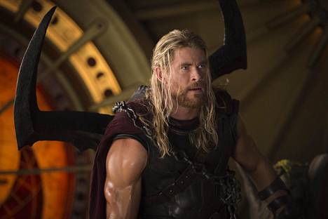 Thor: Ragnarökissä Thoria esittää Chris Hemsworth.