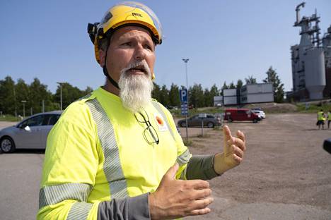 Markku Krautsuk, the chief shop steward of the pulp mill workers, was confused by the news of the mill's closure.  He says that the change negotiations will come on a really fast schedule.  