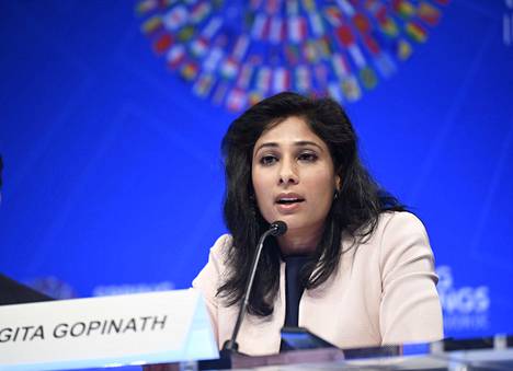 Kansainvälisen valuuttarahaston (IMF) pääekonomisti Gita Gopinath on huolissaan köyhien valtioiden hitaasta elpymisestä.