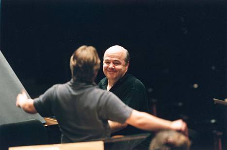 Lexon hymy: Mikko Franck ja Alexandr Toradze Israelin filharmonikkojen harjoituksissa Tel Avivissa maaliskuussa 2002.