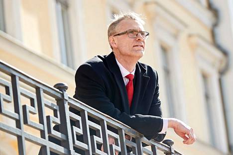 Oikeuskansleri Tuomas Pöystin mielestä voimassa oleva tartuntatautilaki edellyttää sosiaali- ja terveydenhuollon työntekijöiltä rokotussuojaa koronavirustautia vastaan.