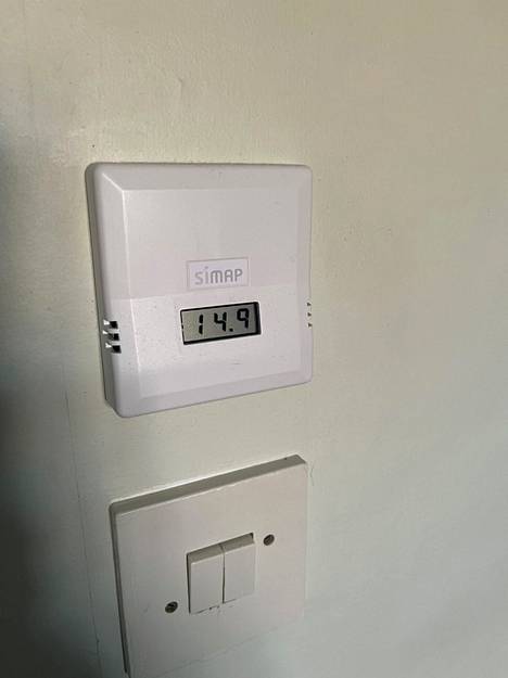 Asunnon lämpömittari näytti keskiviikkoaamuna alle viittätoista astetta.