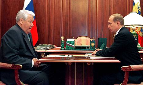 Presidentti Boris Jeltsin ja pääministeri Vladimir Putin tapaamisessa Kremlissä syyskuussa 1999. 