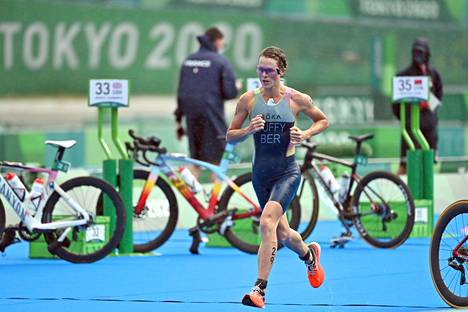 Vain 70 000 asukkaan Bermuda teki olympiahistoriaa triathlonissa: ”Tämä on  uskomaton ja erityinen hetki” - Urheilu 