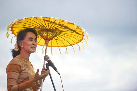 Myanmarin syrjäytetty johtaja Aung San Suu Kyi siirrettiin maan pääkaupungissa Naypyidawissa sijaitsevan vankilan eristysselliin, maata johtavan sotilasjuntan tiedottaja kertoi 23. kesäkuuta.