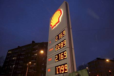 Helsingissä Tullinpuomin Shellillä sekä 95-oktaaninen bensiini että diesel maksoivat 2,169 euroa litralta tiistaiaamuna 8. maaliskuuta 2022.